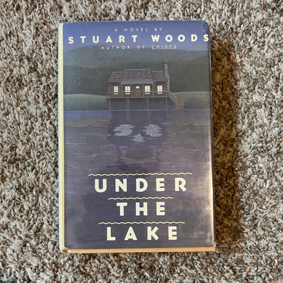USED “UNDER THE LAKE” by STUART WOODS - Picture 1 of 3